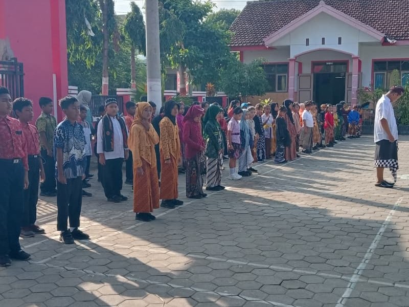 UPACARA DALAM RANGKA MEMPERINGATI HARI PAHLAWAN